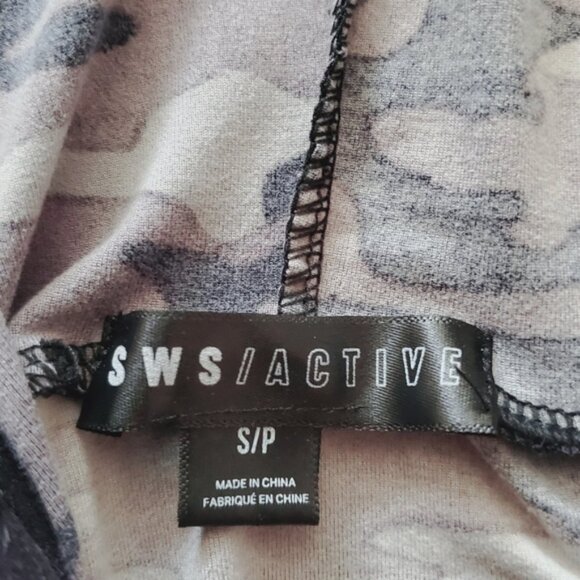 SWS/ACTIVE Cropped Camo Hoodie Pullover Size S (smaller fit) - Picture 8 of 10